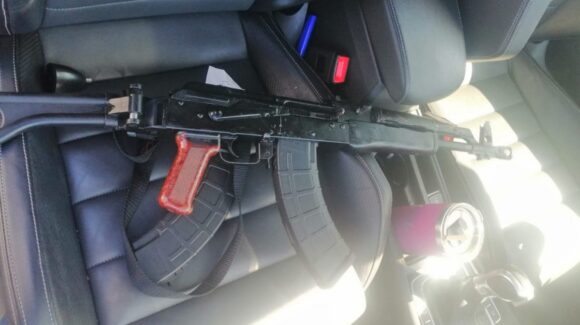 ¡Despojan un vehículo para huir! Aseguran auto con un ‘cuerno de chivo’ en Culiacán