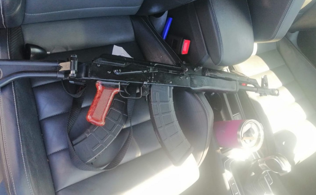 ¡Despojan un vehículo para huir! Aseguran auto con un cuerno de chivo en Culiacán