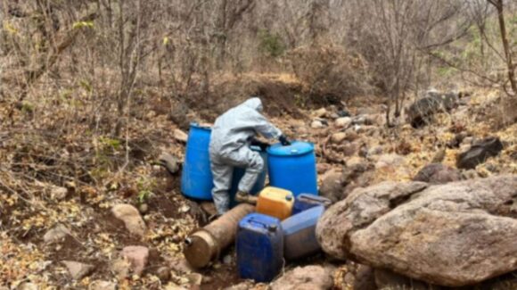 En El Walamito, Culiacán, ubican y aseguran área de concentración de químicos para elaborar droga sintética