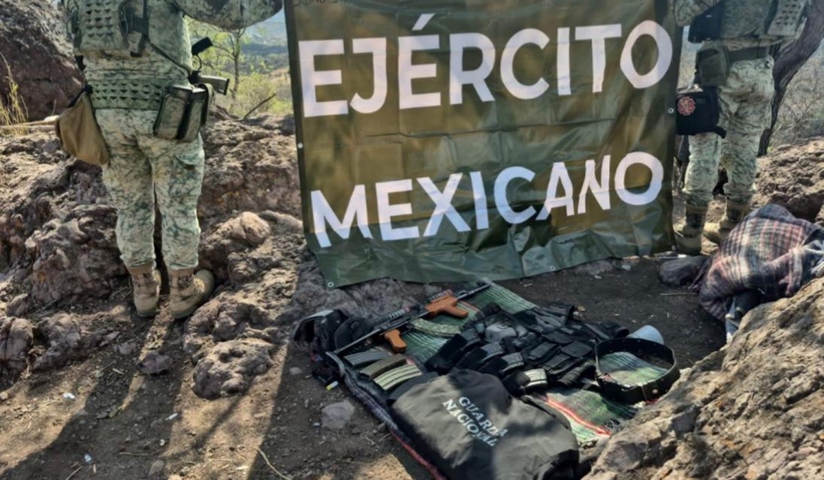 Aseguran arma y equipo táctico en la sierra de Badiraguato