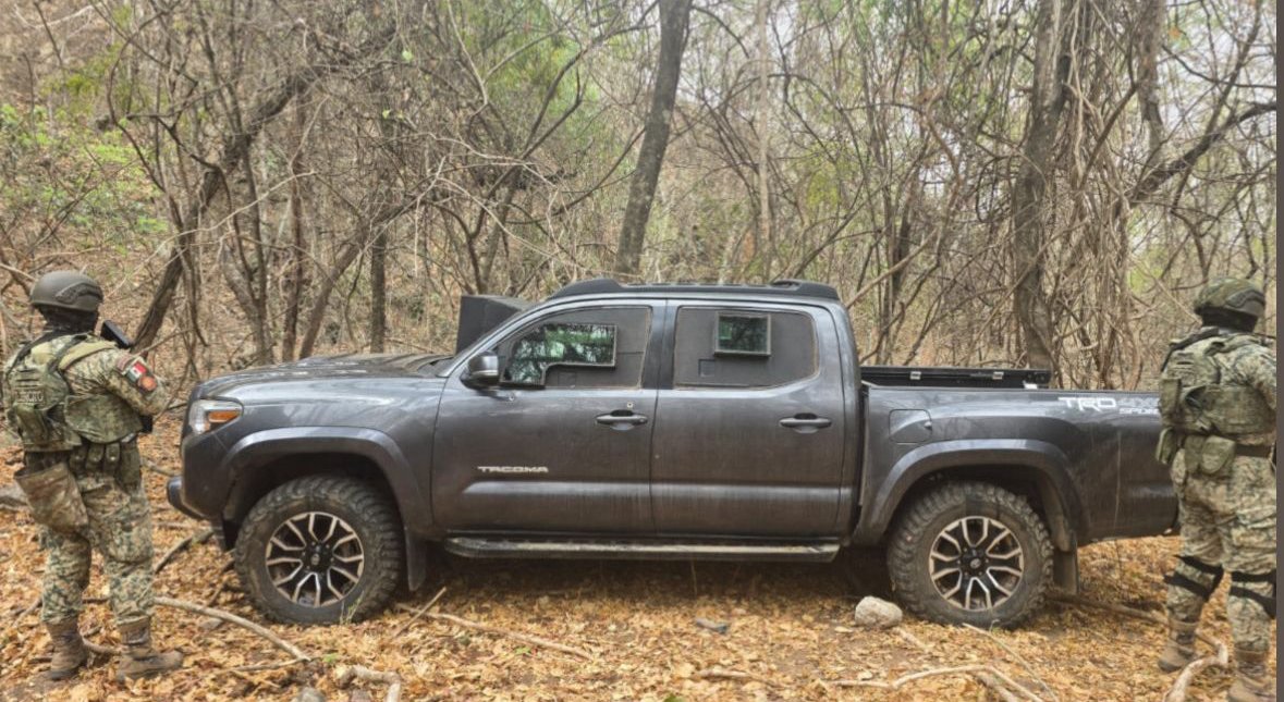 Aseguran camioneta blindada y municiones en Culiacán