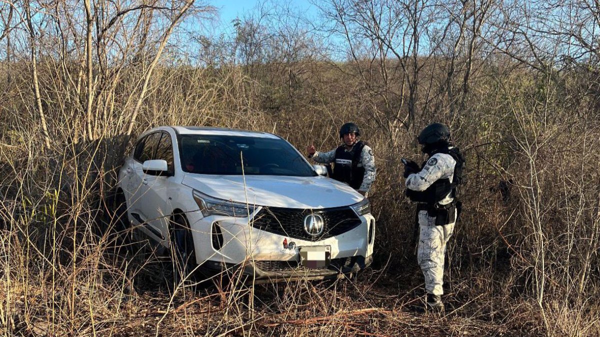 Aseguran carro robado con municiones de arma larga en Culiacán