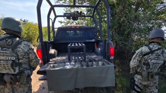 ¡El sujeto se fugó! Aseguran ponchallantas y droga en La Pipima, en Navolato