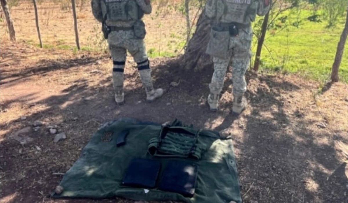 Aseguran vehículo y armas en La Higuerita, en Culiacán