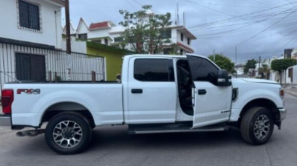 Cae arsenal y vehículos blindados tras operativo en la Rosario Uzárraga, en Culiacán