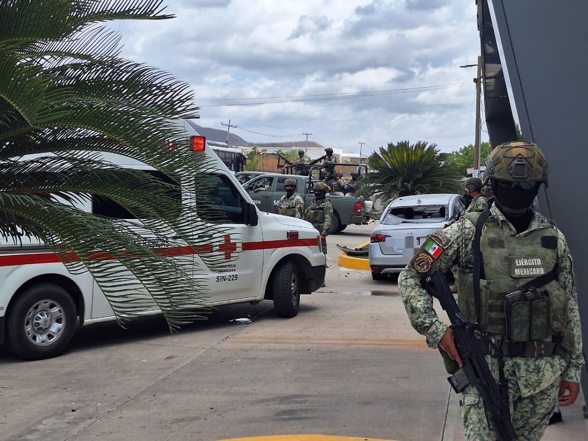 Ataque a balazos de carro a carro deja un muerto y un herido al sur de Culiacán