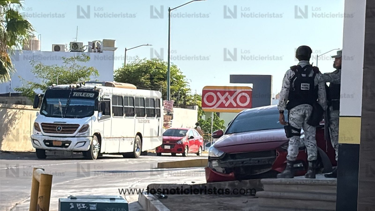 Balacera en Stanza Córcega en Culiacán deja un camión baleado y dos heridos