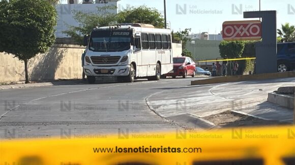 Balacera en Stanza Córcega en Culiacán deja un camión baleado y una mujer, y un policía estatal herido