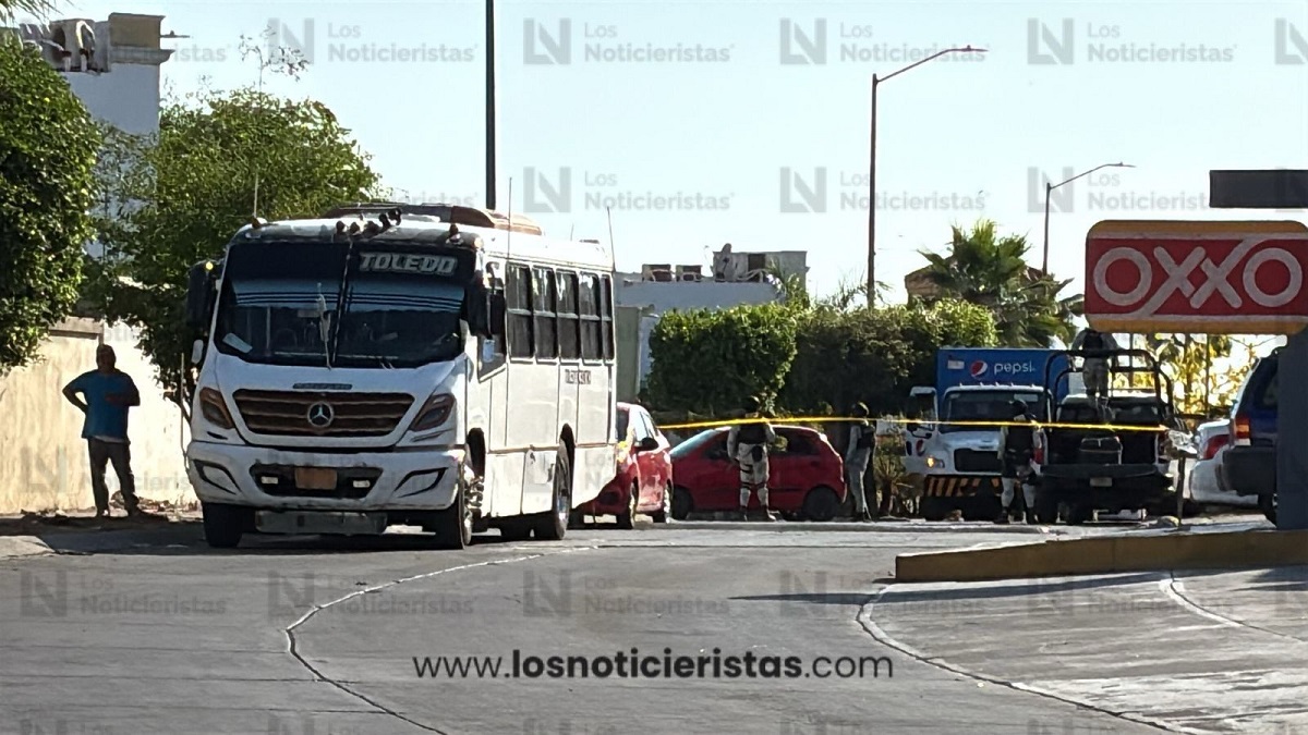 Balacera en Stanza Córcega en Culiacán deja un camión baleado y dos heridos