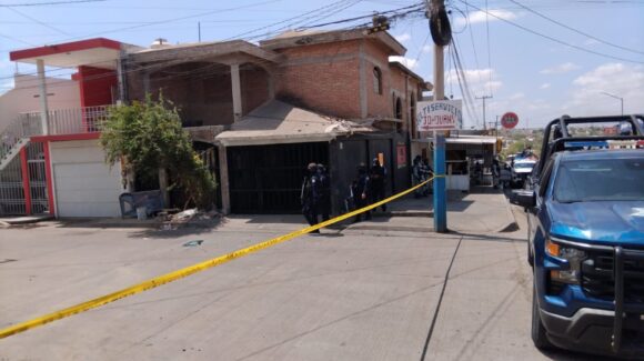 Balean en la espalda a un hombre en la Felipe Ángeles de Culiacán