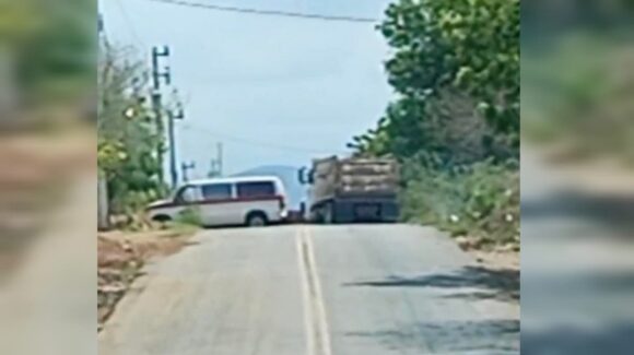 Reportan supuestos bloqueos en carretera El Rosario-Matatán al sur de Sinaloa