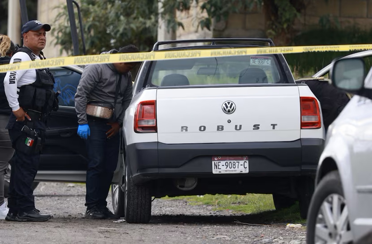 Camioneta donde fue encontrado sin vida el juez Everardo Maya