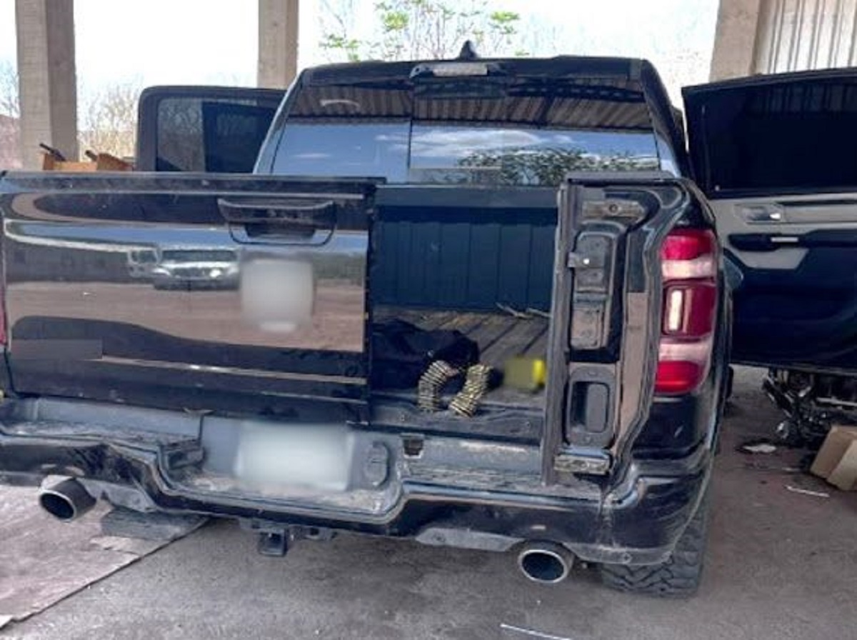 Ejército Mexicano y FGR aseguran arsenal y vehículos en operativos realizados en San Ignacio