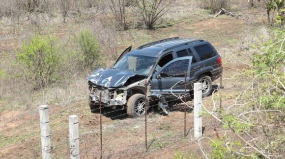 Camioneta se sale del camino en Aguacaliente de Gárate, Concordia; pasajeros salen ilesos