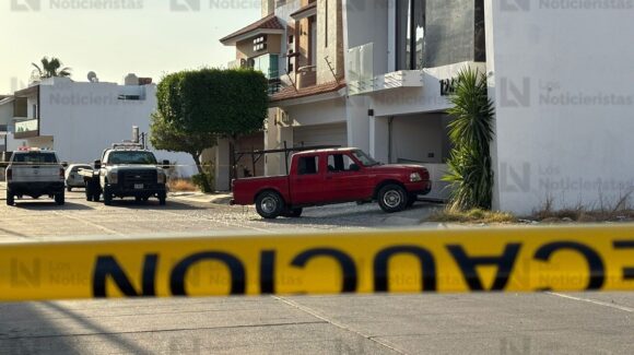 Balean y “revientan” domicilio de dos pisos en el sector Isla Musala de Culiacán
