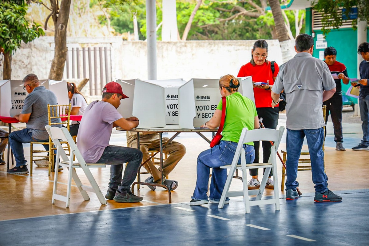 Fluida participación en la casilla especial del Centro Cívico Constitución para elegir jueces y magistrados