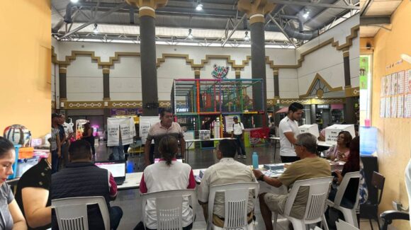 ‘Que no los pongan a hacer fila’; piden preferencia para adultos mayores y discapacitados en casillas de Mazatlán