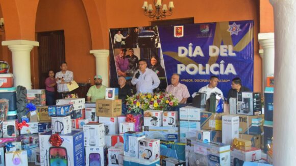 Celebran su día a policías municipales en El Fuerte
