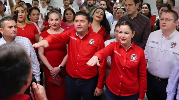 Jorge Meade toma protesta y entrega constancia a dirigencia del CEN del PRI en Sinaloa