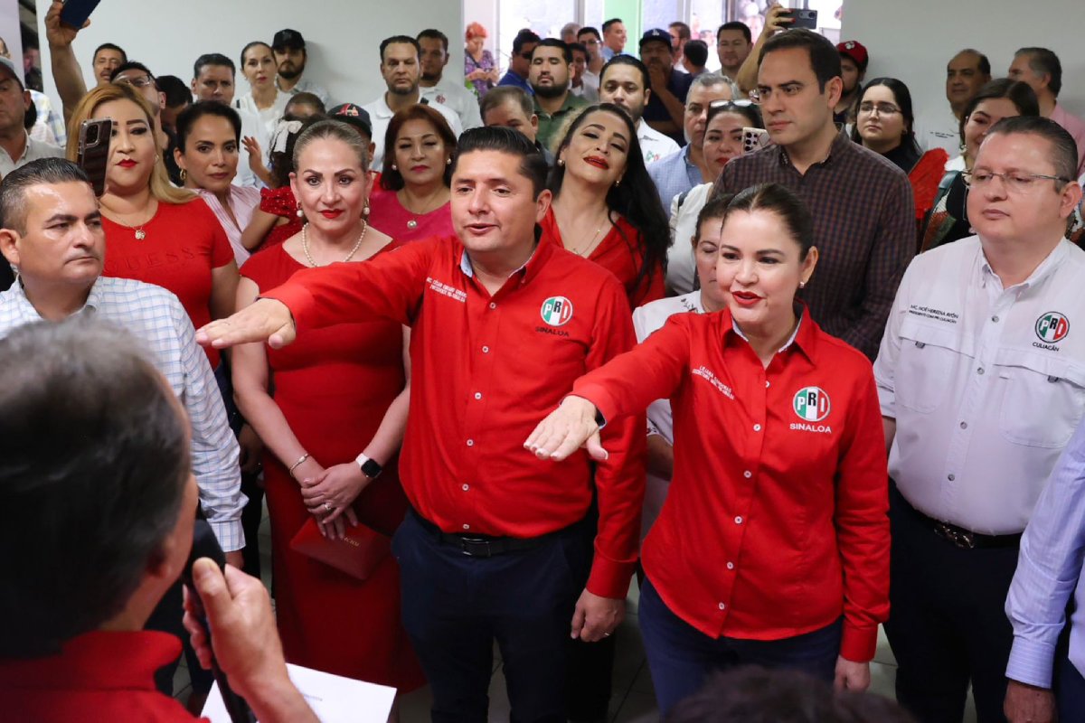 César Emiliano Gerardo Lugo y Liliana Cárdenas Valenzuela rindieron protesta para formalizar sus cargos como dirigente estatal y secretaria general del Revolucionario Institucional en Sinaloa, y recibieron la constancia de manos de Jorge Armando Meade Ocaranza, Secretario de Organización del CEN del PRI.