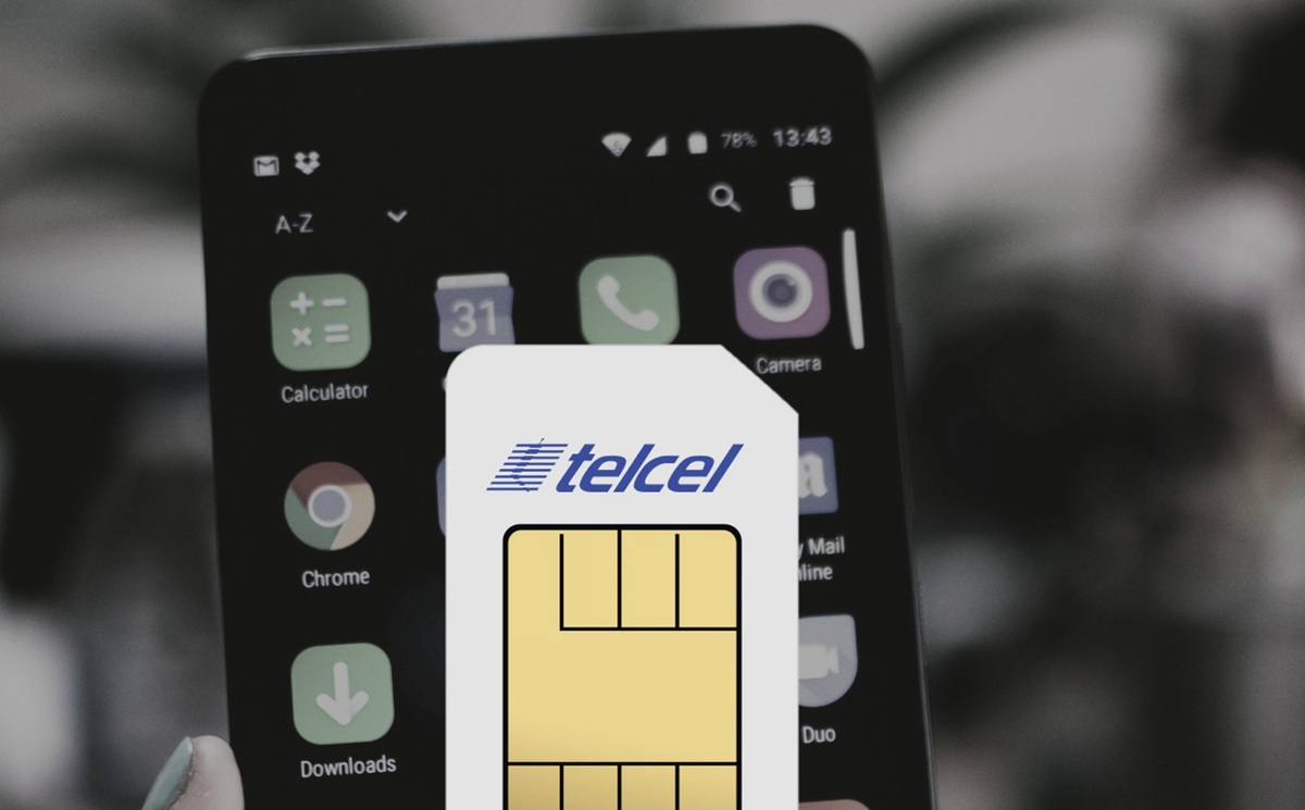 Chip Telcel y celular de fondo