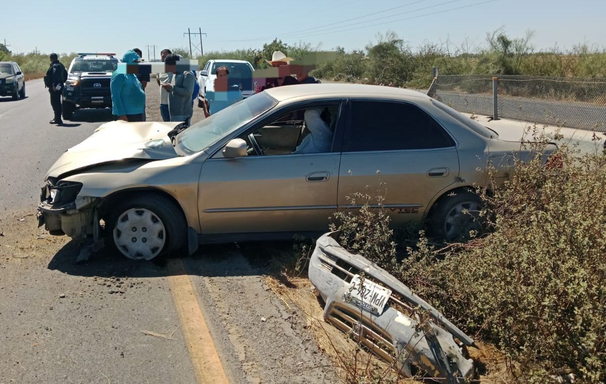 Hombre resulta lesionado al impactarse contra el muro de contención de la México 15 en Guasave