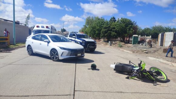 Choque en Guasave deja a un motociclista lesionado