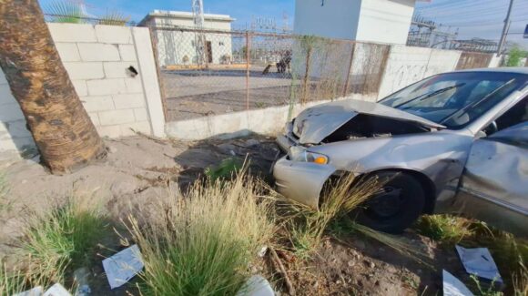 Aparatoso choque al surponiente de Culiacán deja solo daños materiales
