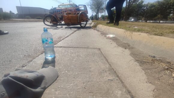 Adulto mayor que viajaba en su triciclo, es arrollado por una vagoneta en Las Mañanitas, en Los Mochis