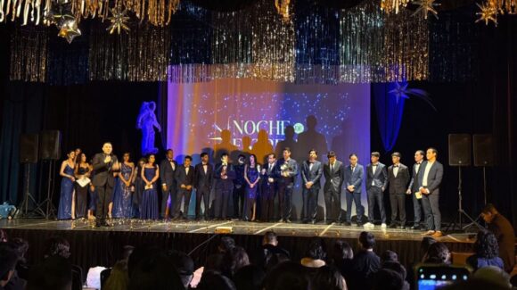 Al estilo Hollywood, realizan estudiantes de la UAS Los Mochis cierre académico con su gala “Noche de Estrellas”
