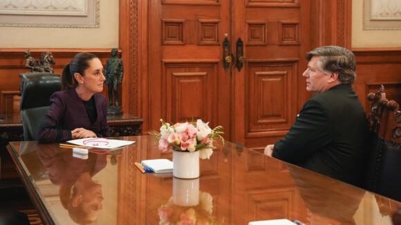 Sheinbaum y Christopher Landau, subsecretario de Estado de EU sostienen encuentro en Palacio Nacional