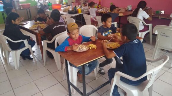 ¡Ayude a que niños Tarámaris sigan estudiando! Invitan a donar alimentos para comedores escolares