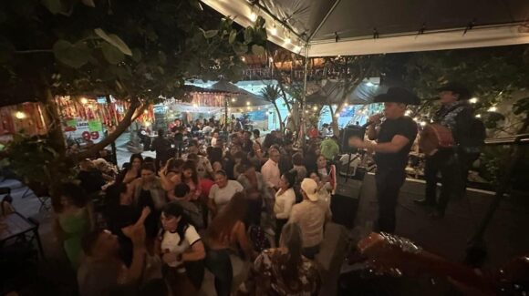 En pleno escenario, ultiman a balazos a Julio Eusebio Labra, vocalista de ‘Conquistadores de la Sierra’