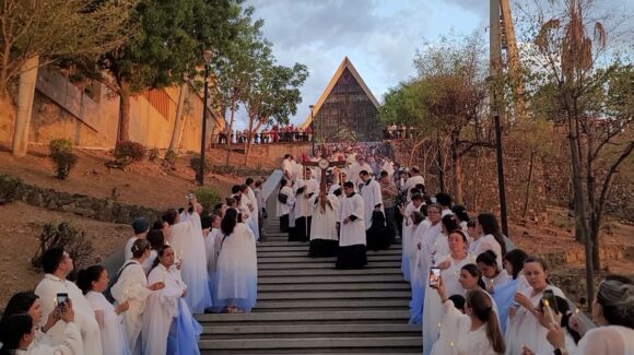 El Cuerpo de Cristo recorre las calles de Culiacán, católicos viven la fiesta del “Corpus Christi”