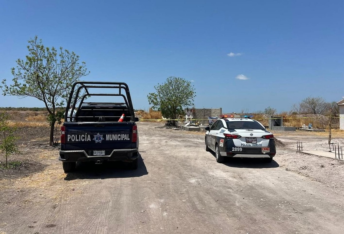Hallan cuerpo calcinado dentro de tumba en el panteón de la colonia Solidaridad en Guamúchil