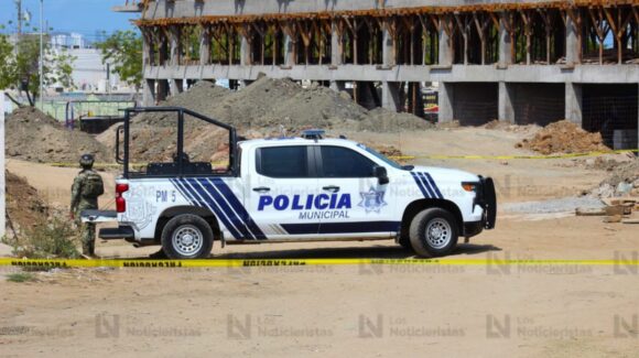 Hallan cuerpo sin vida atado con cinta en obra en construcción en Mazatlán