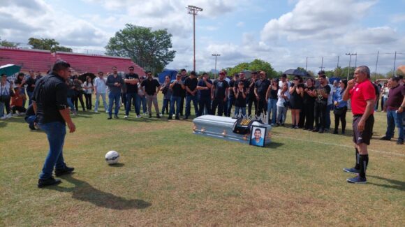 Con su tradicional “Pa pa parara pa pa”, despiden a Martín Valenzuela, ícono del deporte y la crónica en Guamúchil