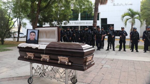 Con pase de lista y homenaje, despiden a Jorge Humberto, policía asesinado en Culiacán