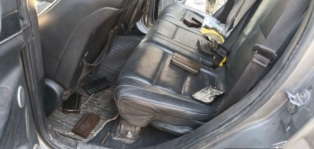 ¡Intentaron huir! Detienen a dos hombres y una mujer con armas y vehículo robado en Culiacán