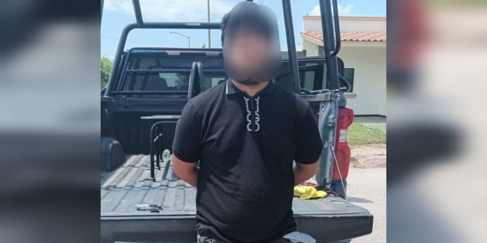 ¡Intenta huir! Detienen a un civil armado, aseguran una moto y un vehículo robado en Navolato