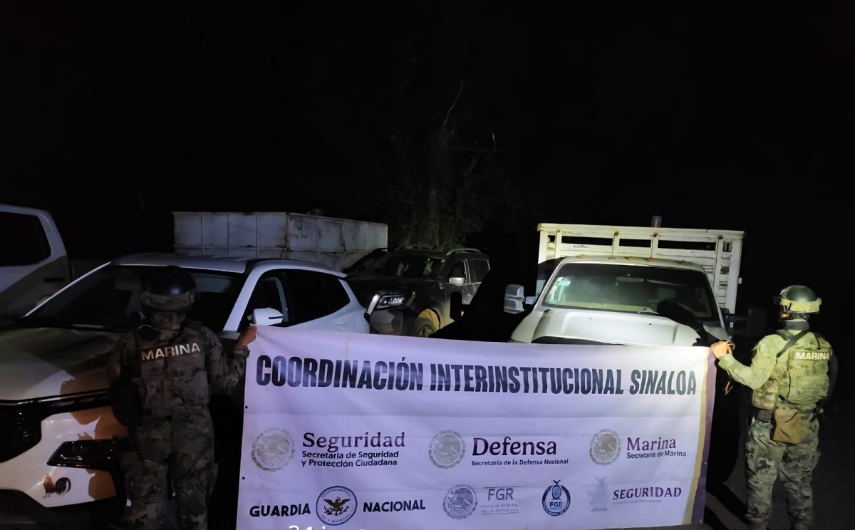 ¡Tres son menores de edad! Captura la Marina a 6 hombres con arsenal, carros y dinero en Culiacán