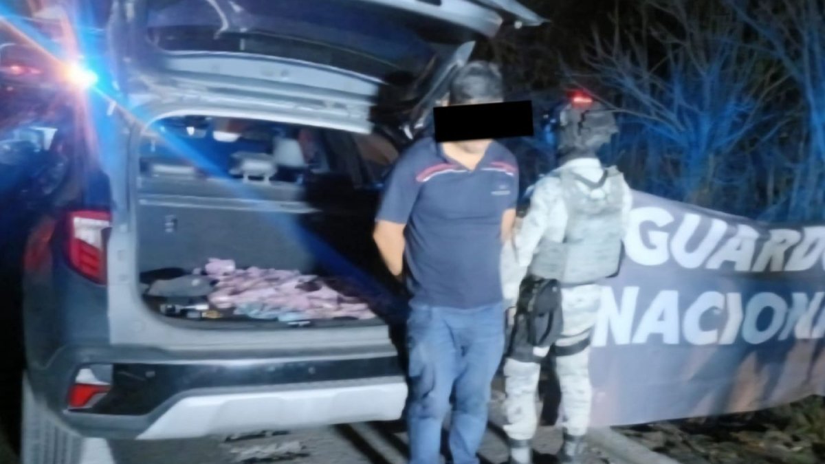 Detienen a hombre con arma de fuego y droga en Mazatlán