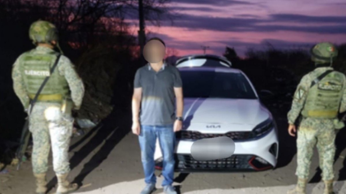 Detienen a sujeto con vehículo robado en Ampliación El Barrio, Culiacán