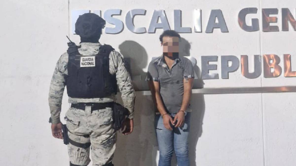 Tras persecución, detienen a un sujeto y le aseguran un arma y un ...