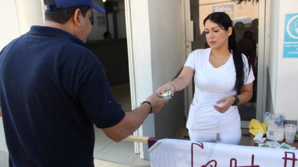 ¡A hidratarse! Instalan módulos de distribución de suero para prevenir deshidrataciones y golpes de calor en Los Mochis