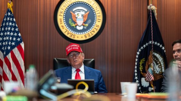 Confirma Donald Trump ataque a tres instalaciones nucleares de Irán