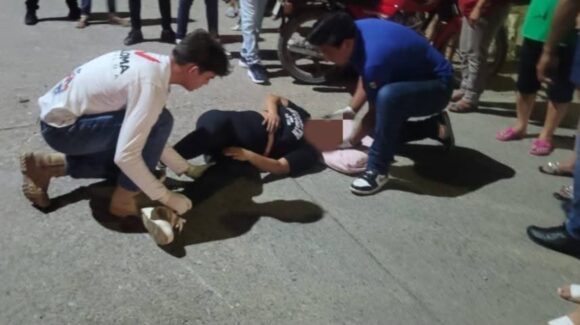 Dos motociclistas chocan de frente en Elota; hay una persona lesionada