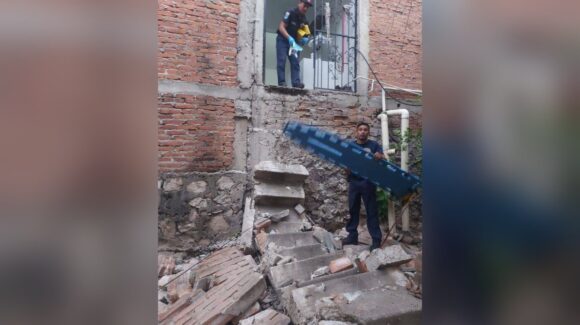 Dos mujeres resultan lesionadas tras colapso de escalera en domicilio de El Castillo, al sur de Mazatlán