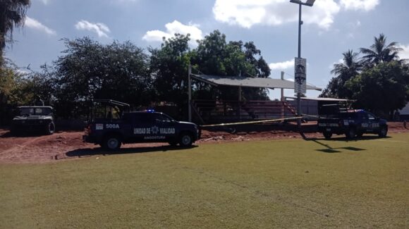 Ejecutan a balazos a un hombre adentro de un estadio de futbol en el Puerto de La Reforma, Angostura