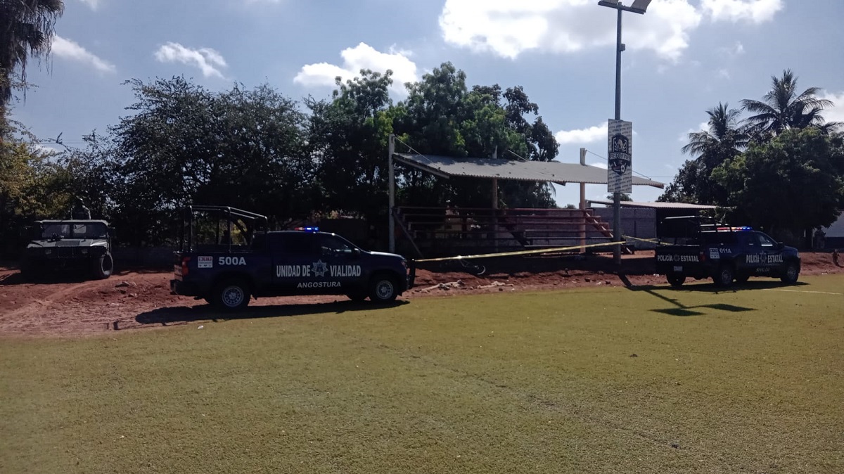 Ejecutan a balazos a un hombre adentro de un estadio de futbol en el Puerto de La Reforma, Angostura